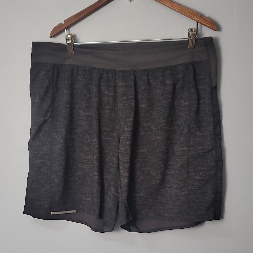 Lululemon Men's X-Large Gray Athletic Shorts with Elastic Waistband